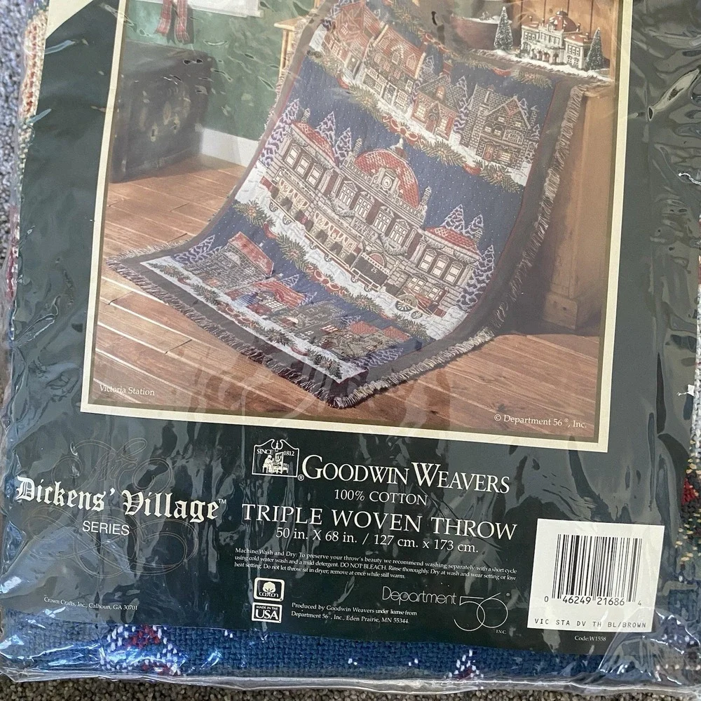 Goodwin Weavers Triple Woven Throw Blanket Dickens Village 50x68